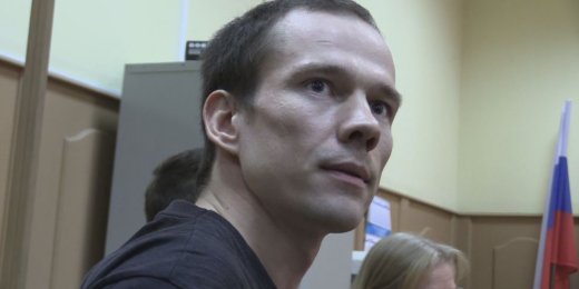 Дадину еще долго мучиться: Конституционный суд скорректировал 212.1 УК